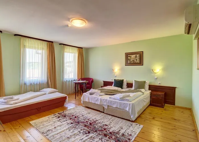 Ξενοδοχείο Rachev 4*